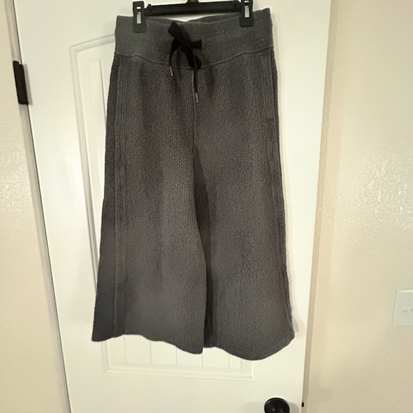 Lululemon Retreat Yourself Cropped Heathered Grey Pants Size 4 - Picture 4 of 9